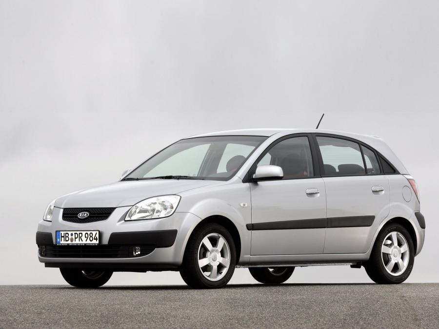  Kia Rio Hatchback 2005 года  (фото 31 из 39)